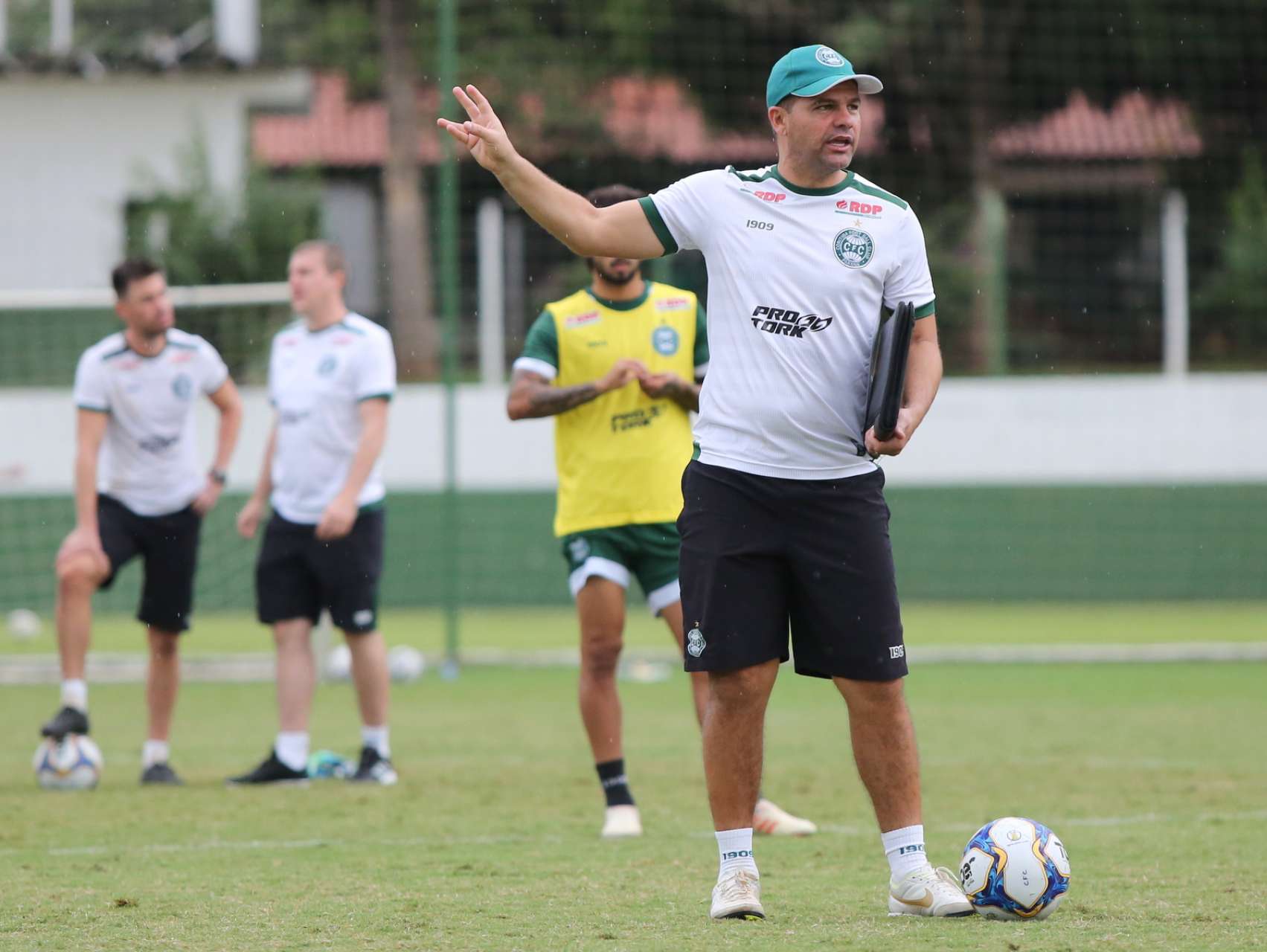 Coxa pronto para pegar o Atltico-GO