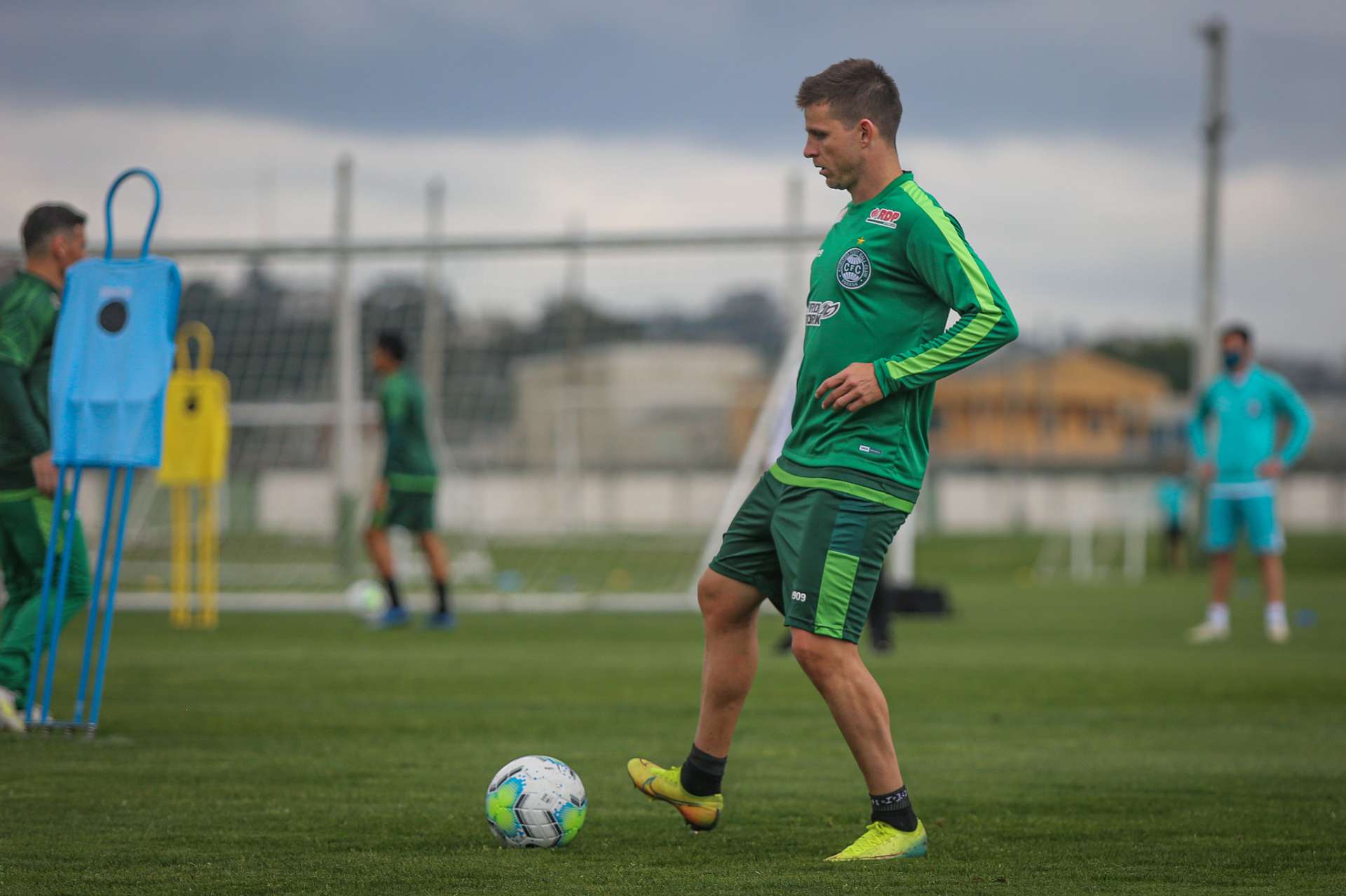 Coxa mantm o foco para pegar o Corinthians