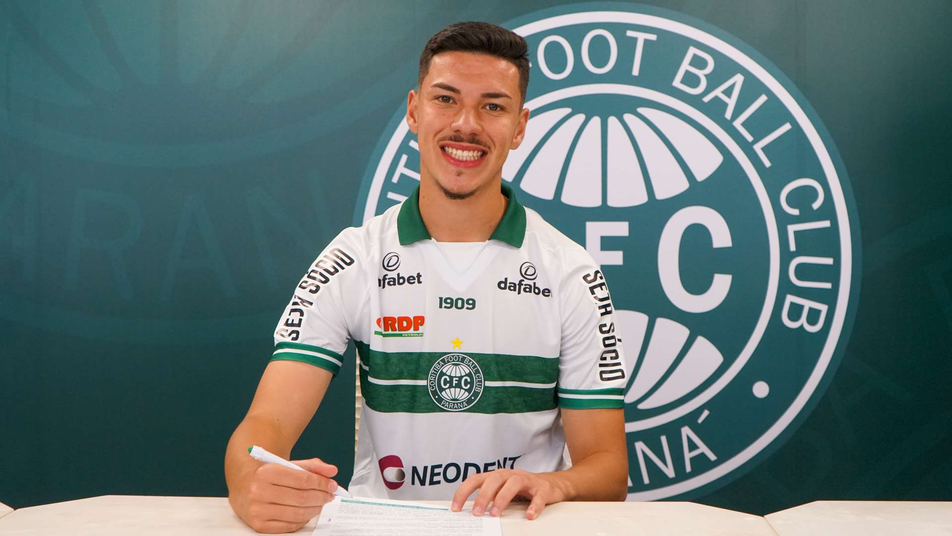 Coritiba renova contrato com o Jean Pedroso 