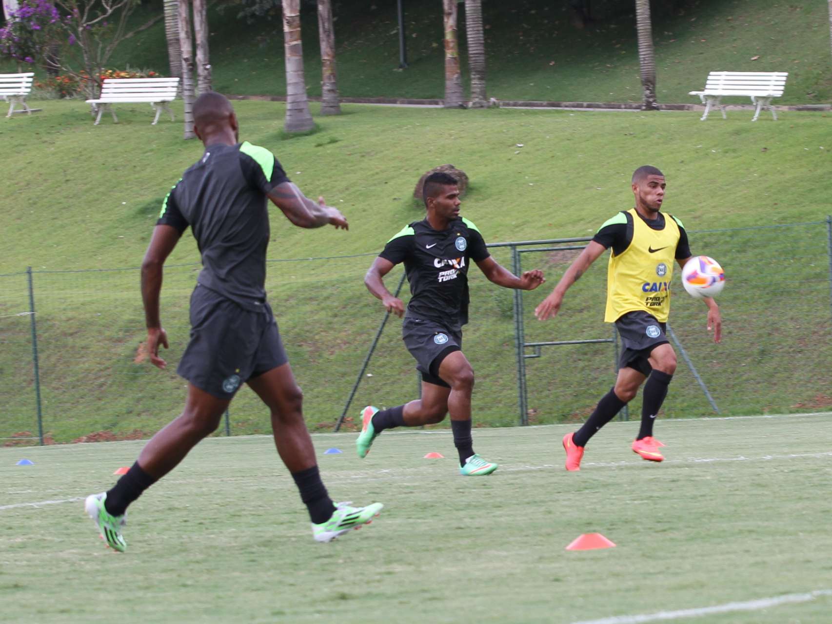 Coxa retoma treino ttico