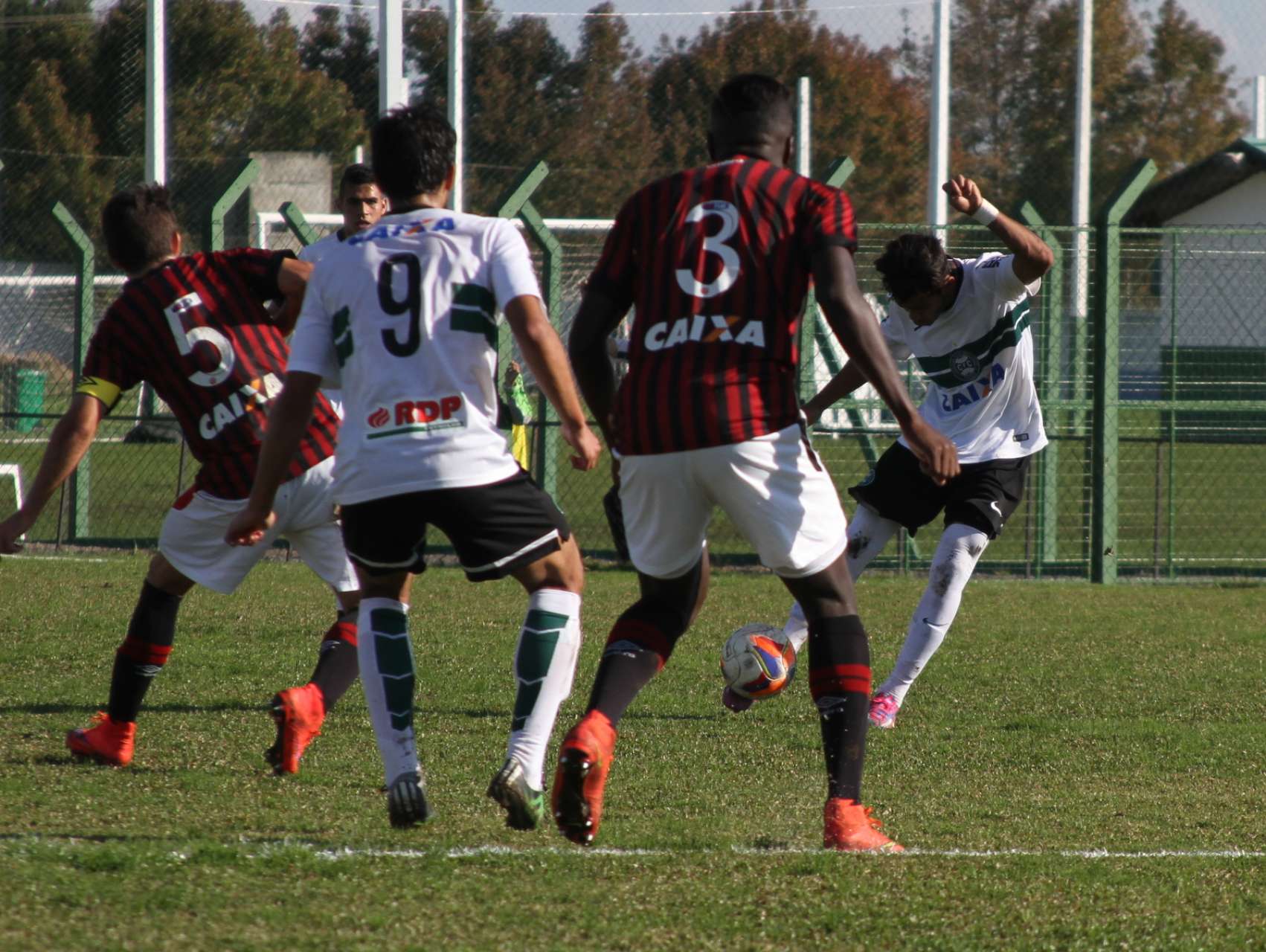 Coritiba sofre revs no clssico